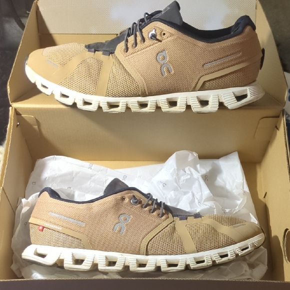 On Running Cloud 5 Men's Chia Brown and Black Running Shoes Asking ONLY $45 - Picture 1 of 6
